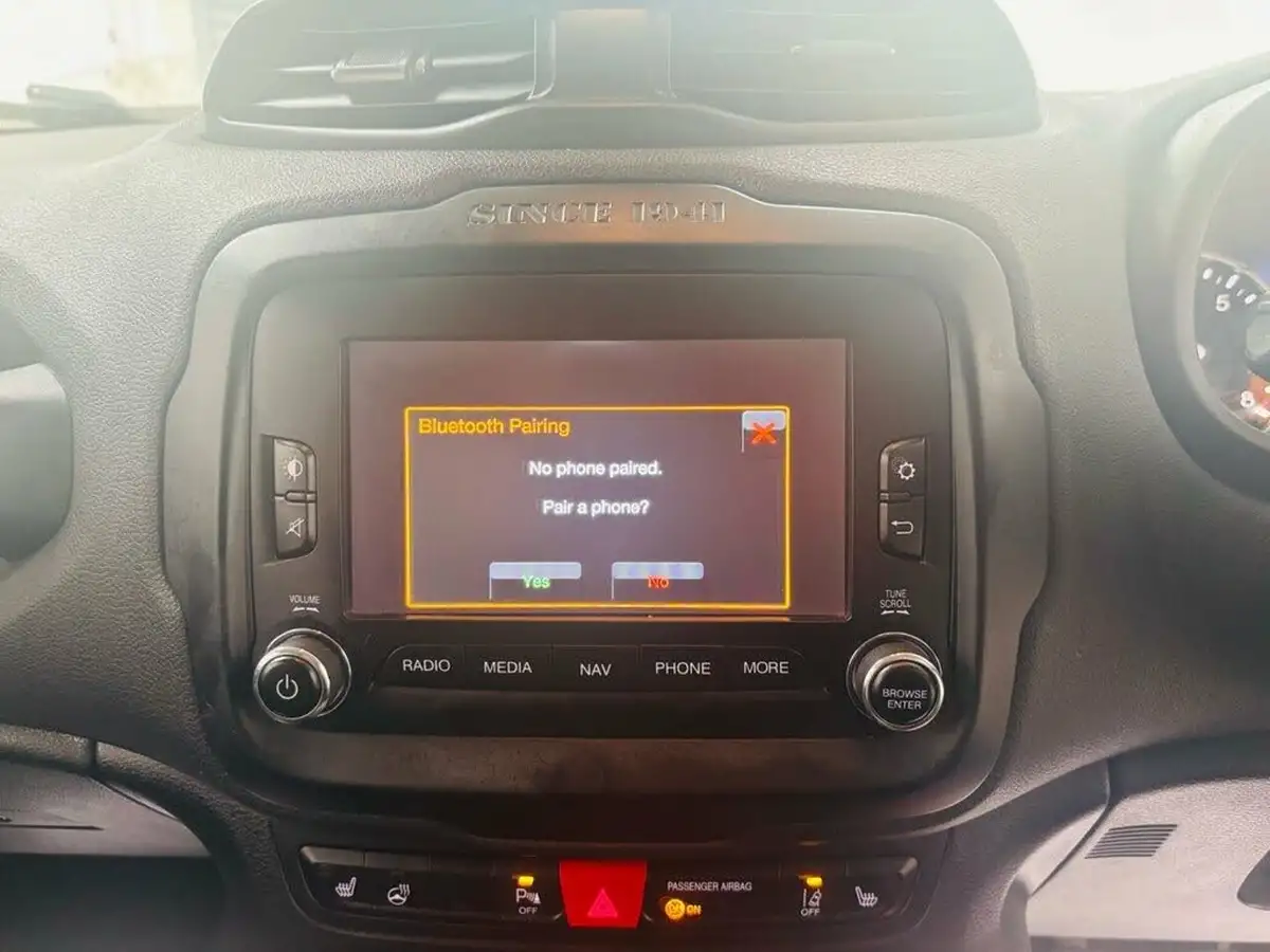 2015-jeep-renegade-14-limited-138bhp-big-17