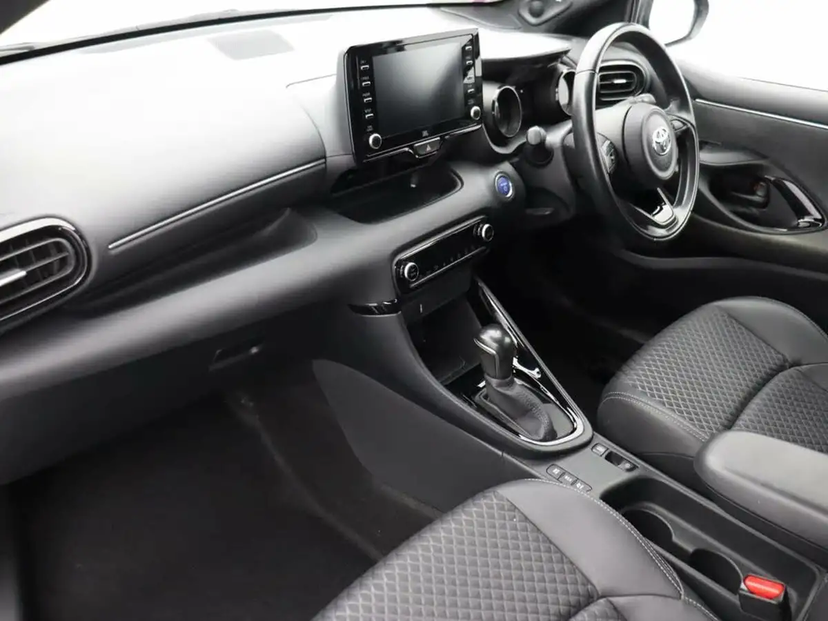2020-toyota-yaris-15-vvt-i-dynamic-big-7