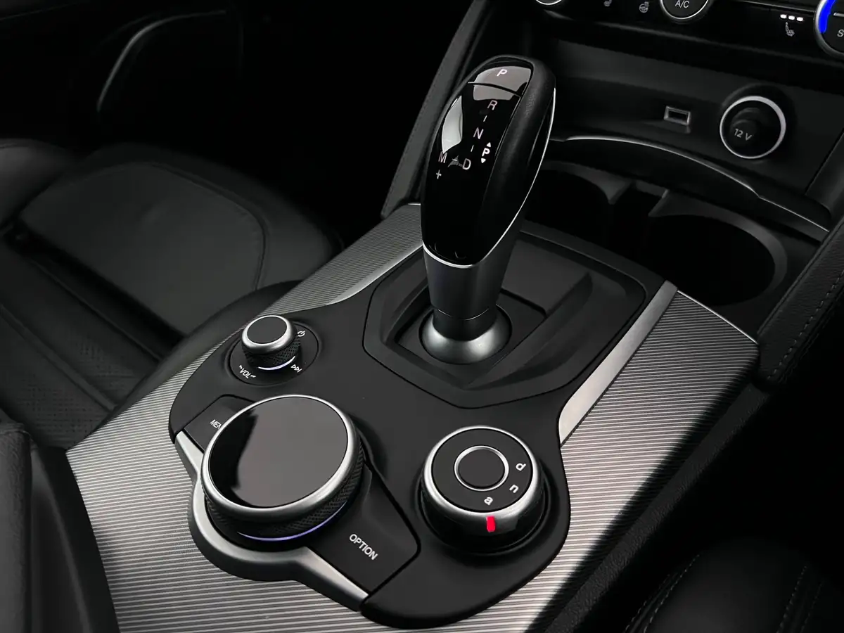 2018-alfa-romeo-stelvio-20-speciale-big-33