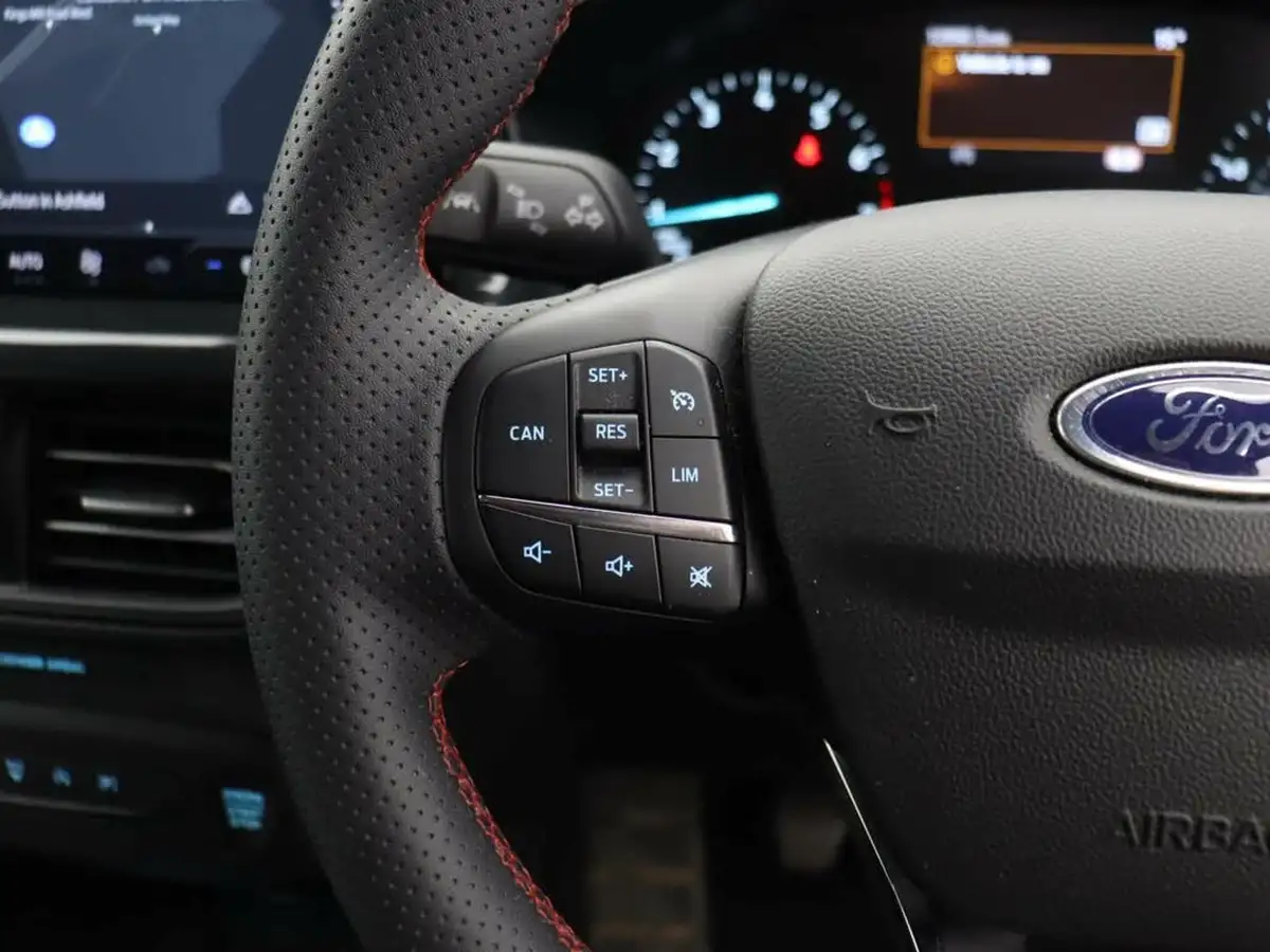 2023-ford-focus-big-24