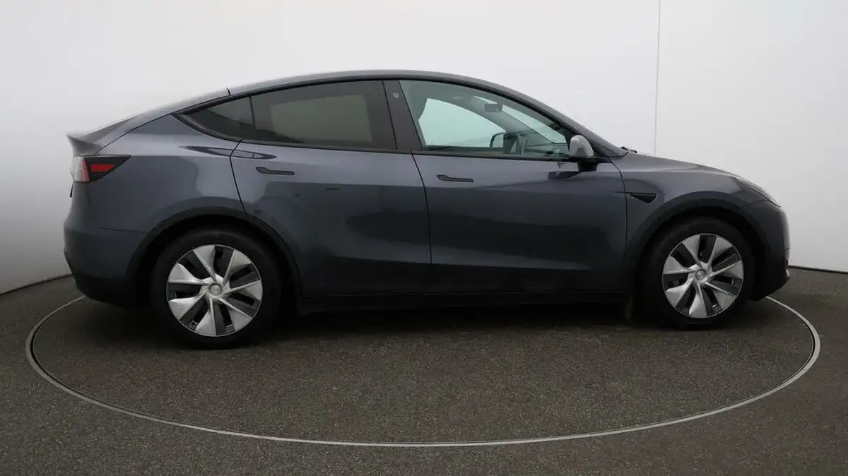 2023-tesla-model-y-e-rwd-big-41