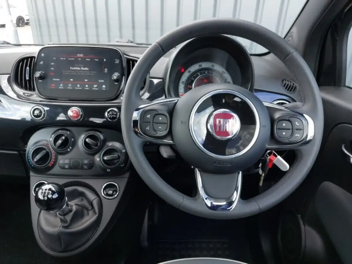 2021-fiat-500-10-lounge-big-6