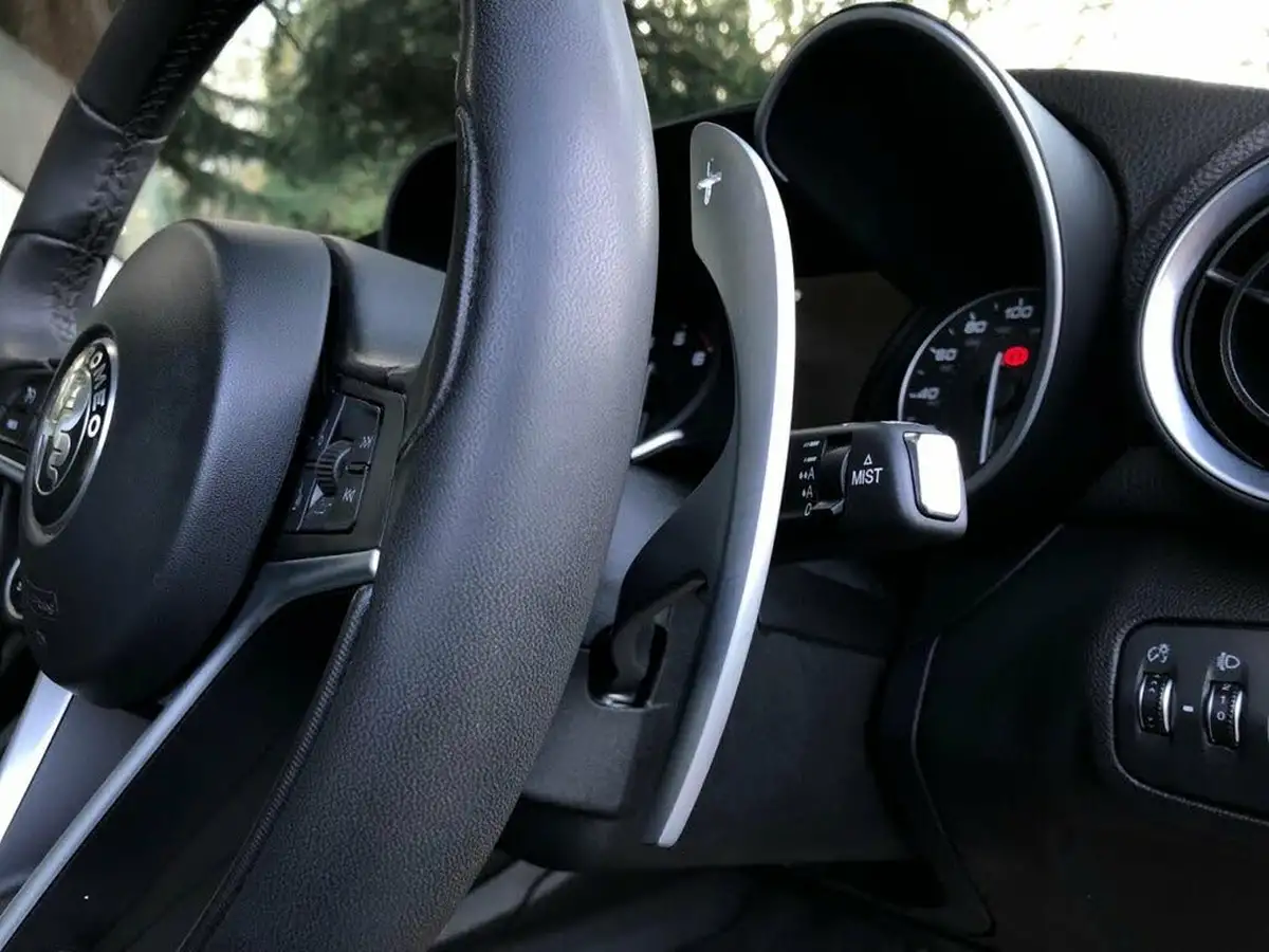 2020-alfa-romeo-giulia-20-veloce-276bhp-dap-big-51