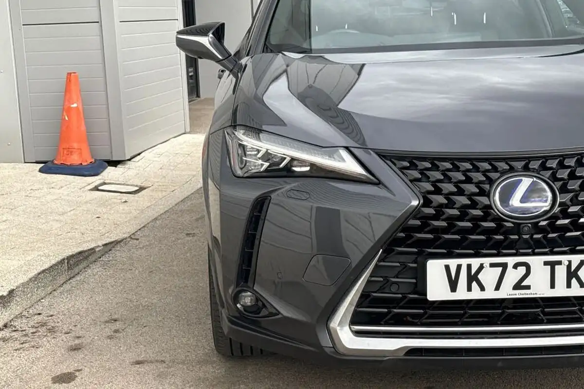 2022-lexus-ux-250h-20-takumi-e-four-big-23
