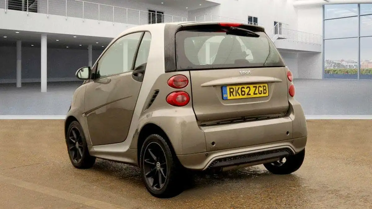 2012-smart-fortwo-10-passion-83bhp-coupe-softouch-big-2