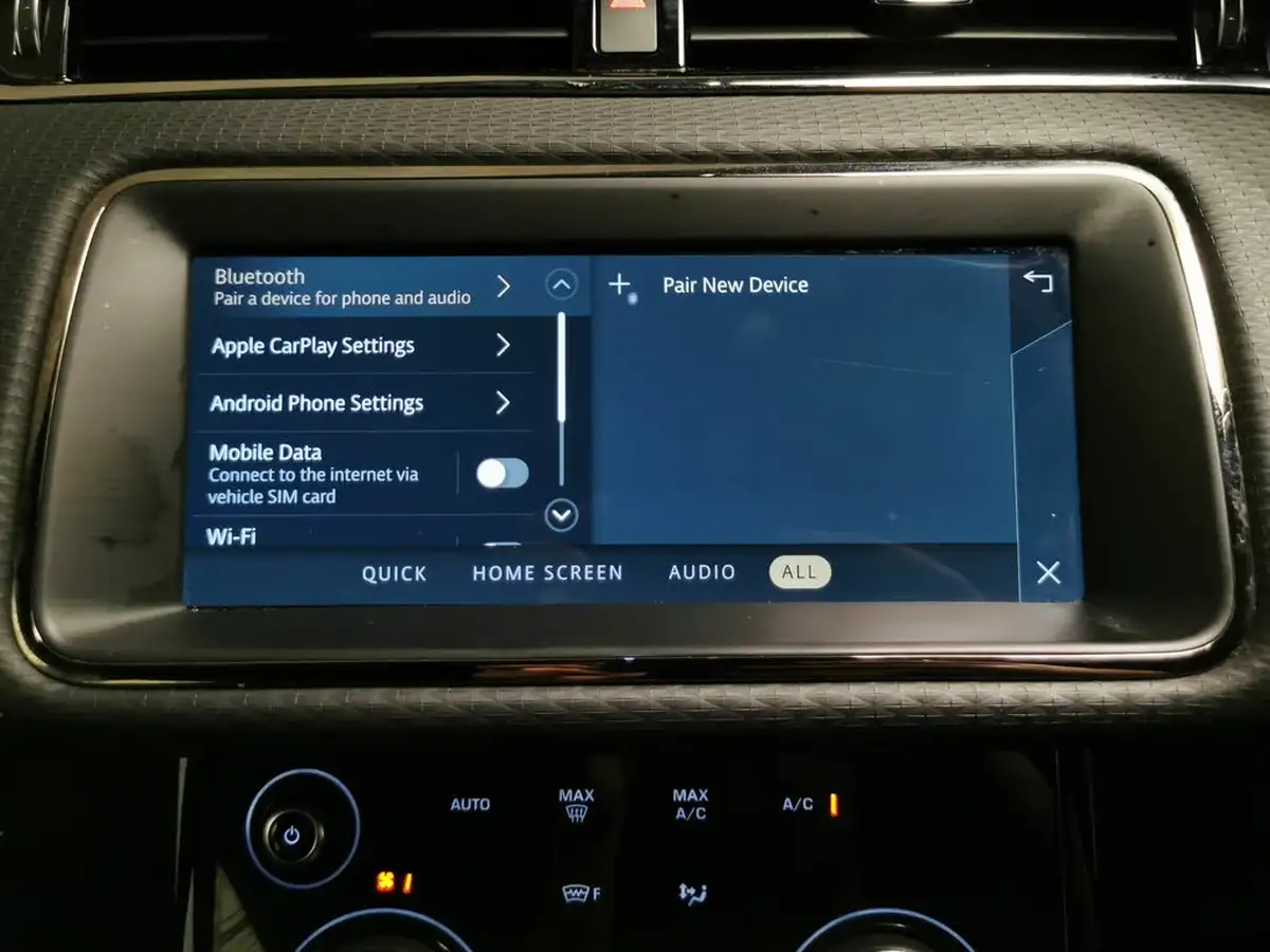 2022-land-rover-range-rover-evoque-15-p300e-r-dynamic-s-big-16