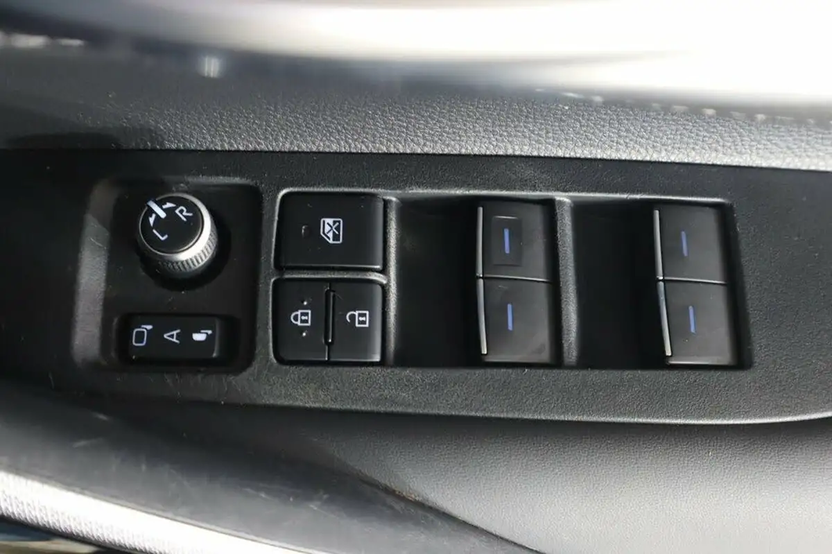 2021-toyota-corolla-18-vvt-i-design-trk-touring-sports-5d-big-22
