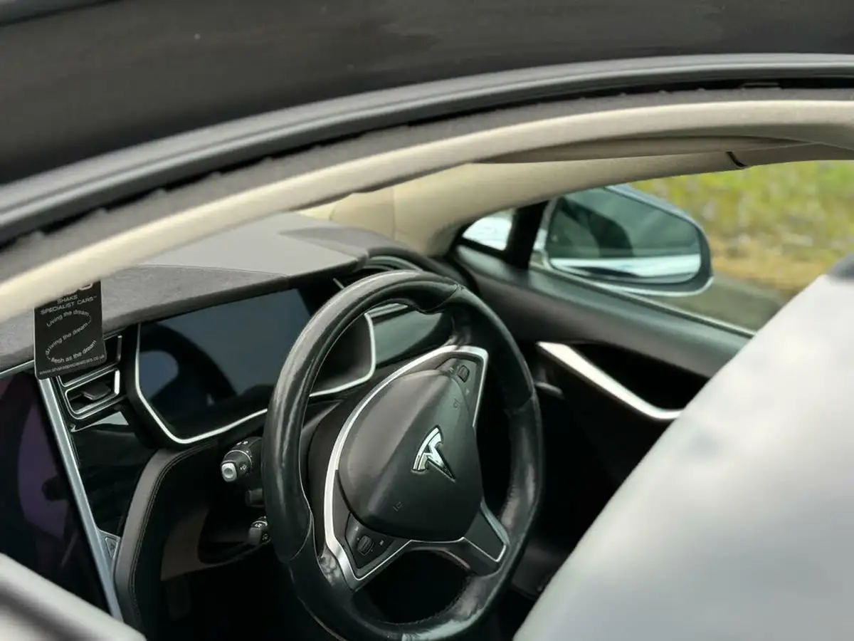 2016-tesla-model-s-e-90d-executive-edition-big-17