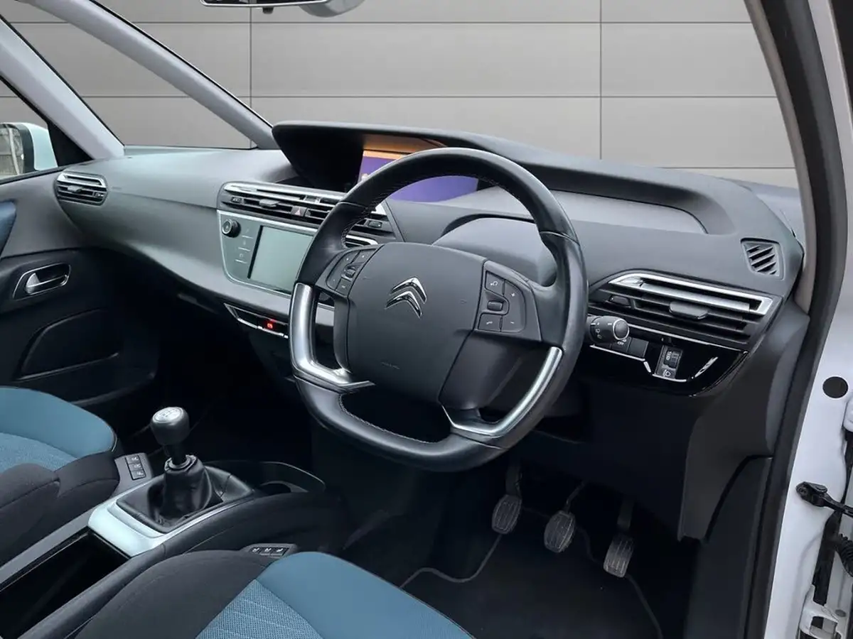 2017-citroen-c4-picasso-16bluehdi-feel-big-10
