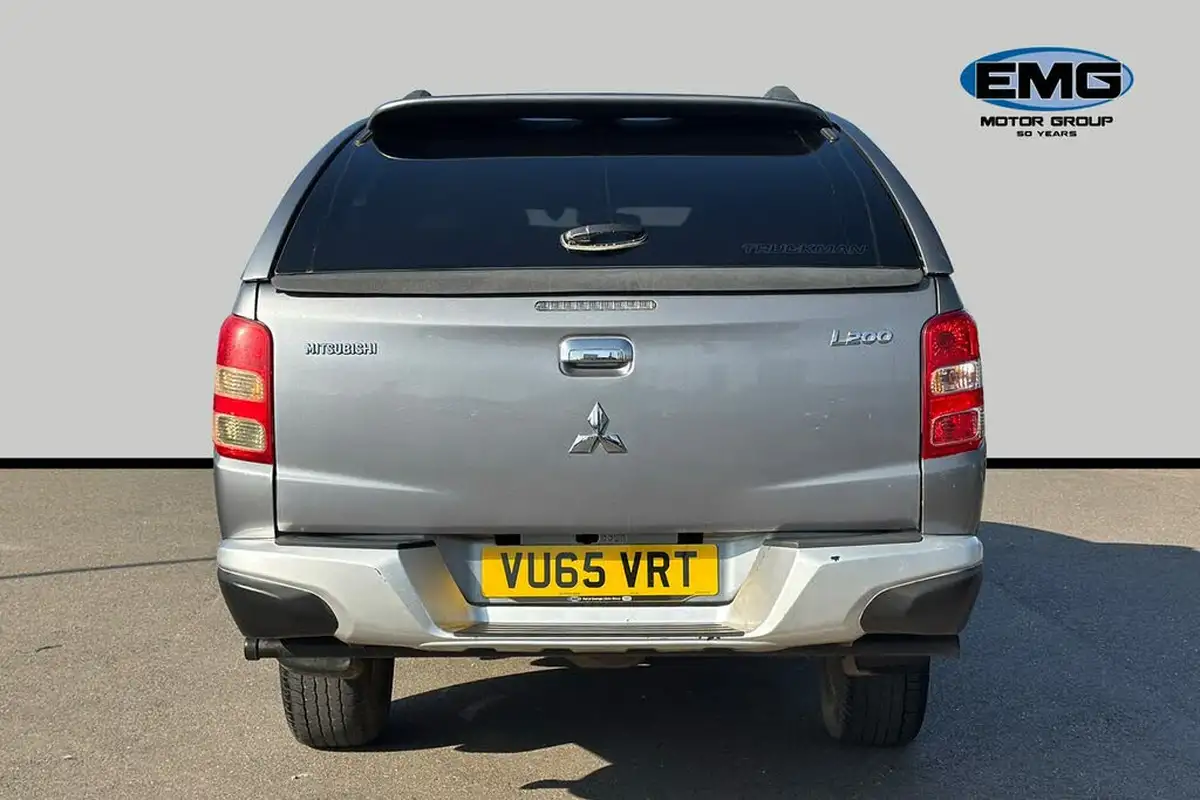 2015-mitsubishi-l200-24di-d-titan-big-4