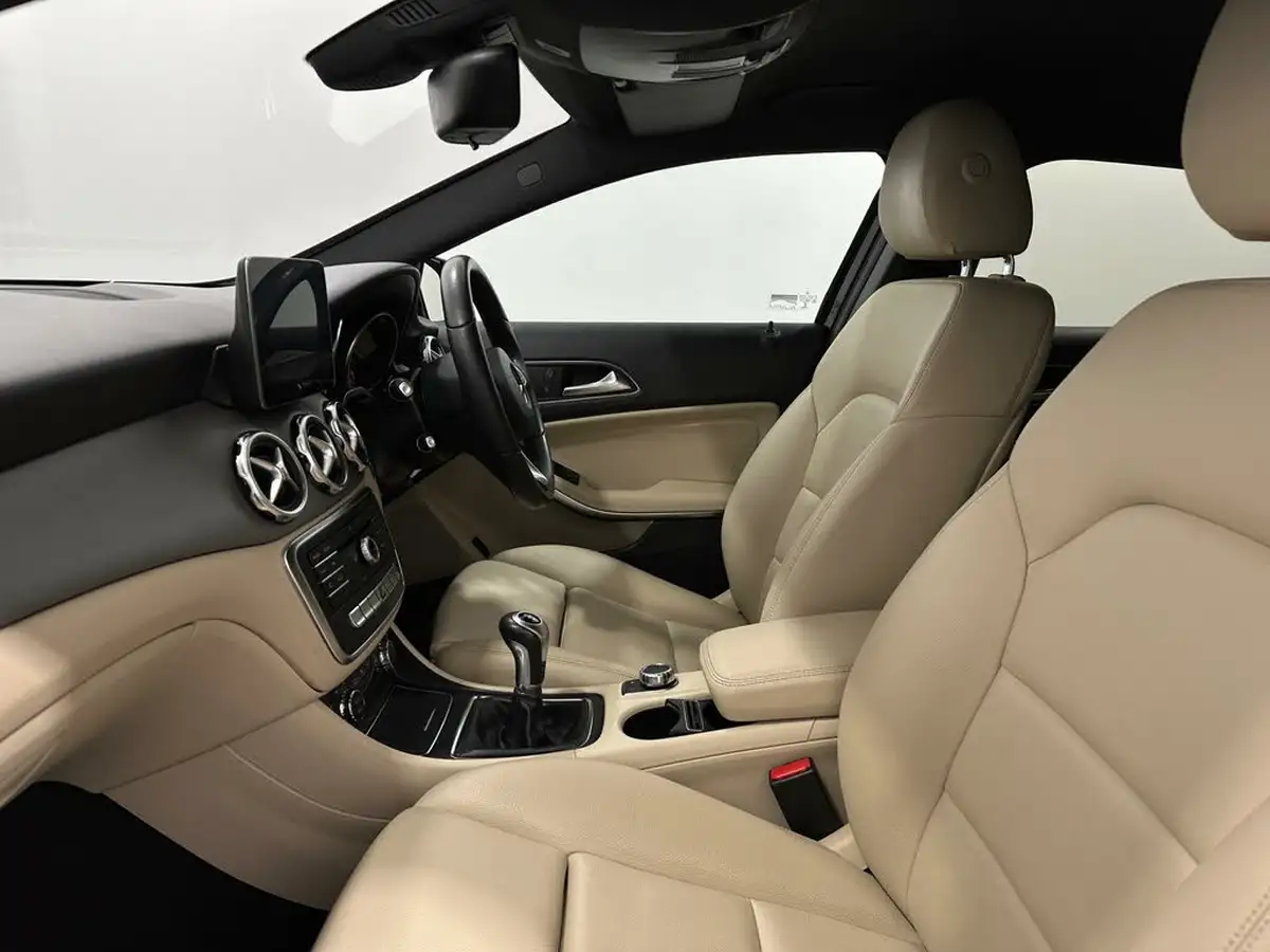 2017-mercedes-benz-gla-class-16-gla-200-sport-big-30