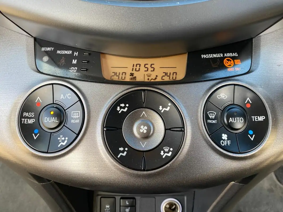 2011-toyota-rav4-22td-xt-r-22d-cat-150bhp-euro-5-auto-big-12