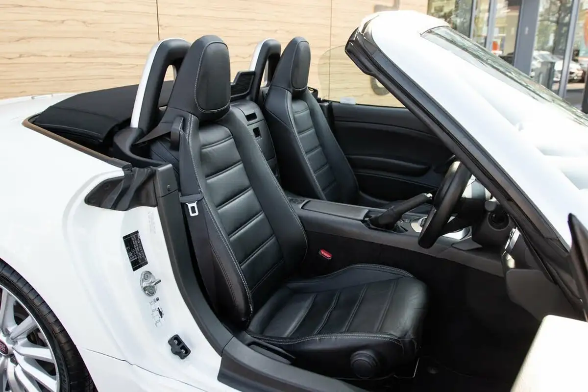 2018-fiat-124-14-multiair-124-spider-lusso-big-27