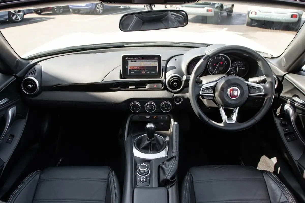 2018-fiat-124-14-multiair-124-spider-lusso-big-3