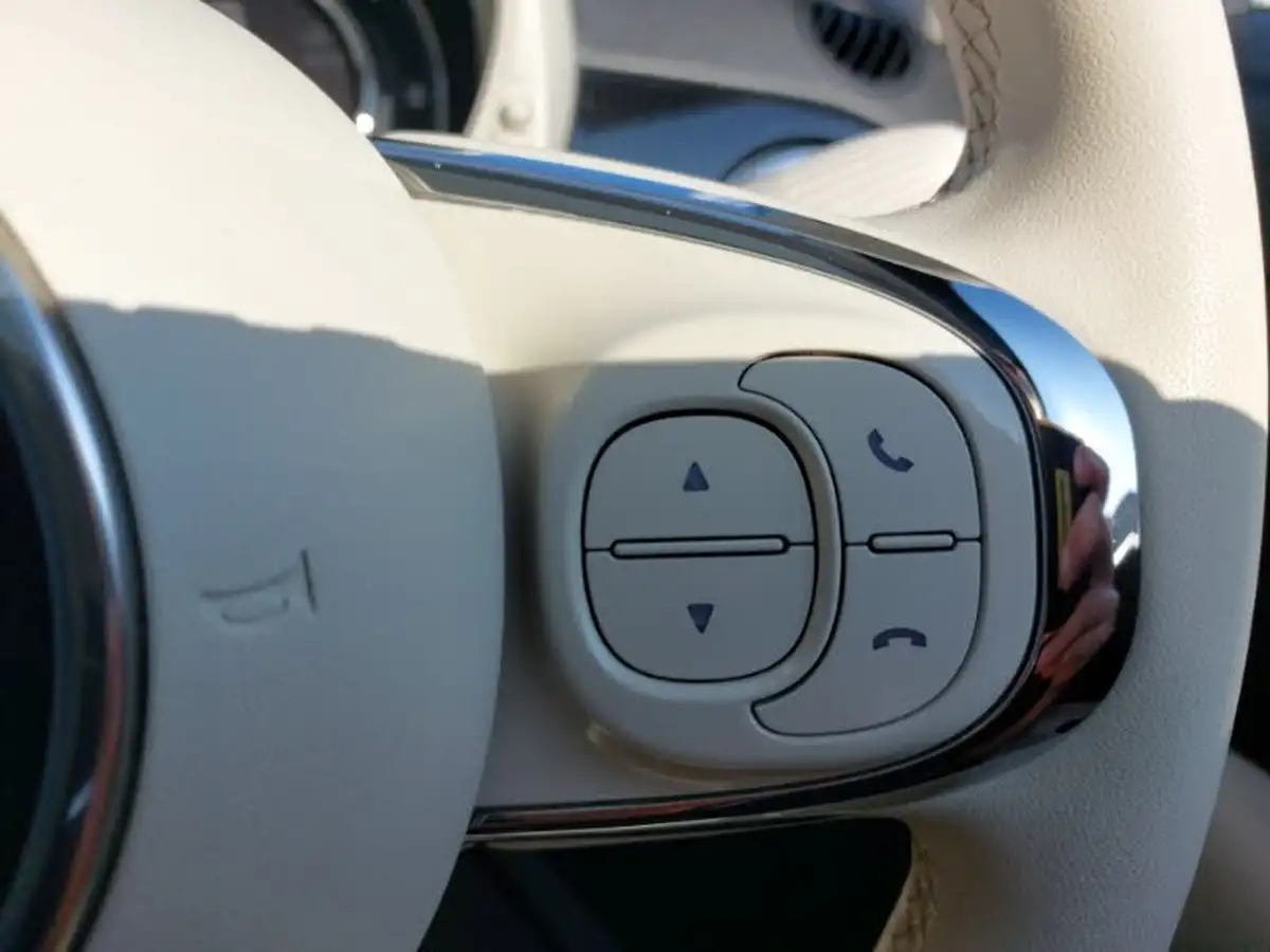 2022-fiat-500-10-dolcevita-big-16