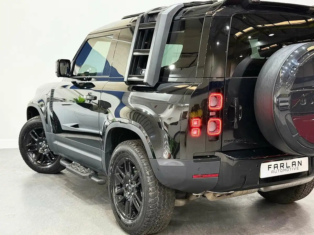 2022-land-rover-90-defender-30-d250-hse-big-22