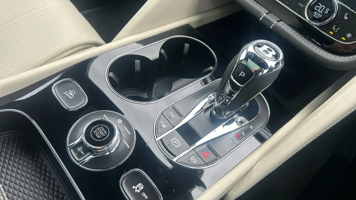 2023-bentley-bentayga-40-v8-extended-wheelbase-azure-big-25