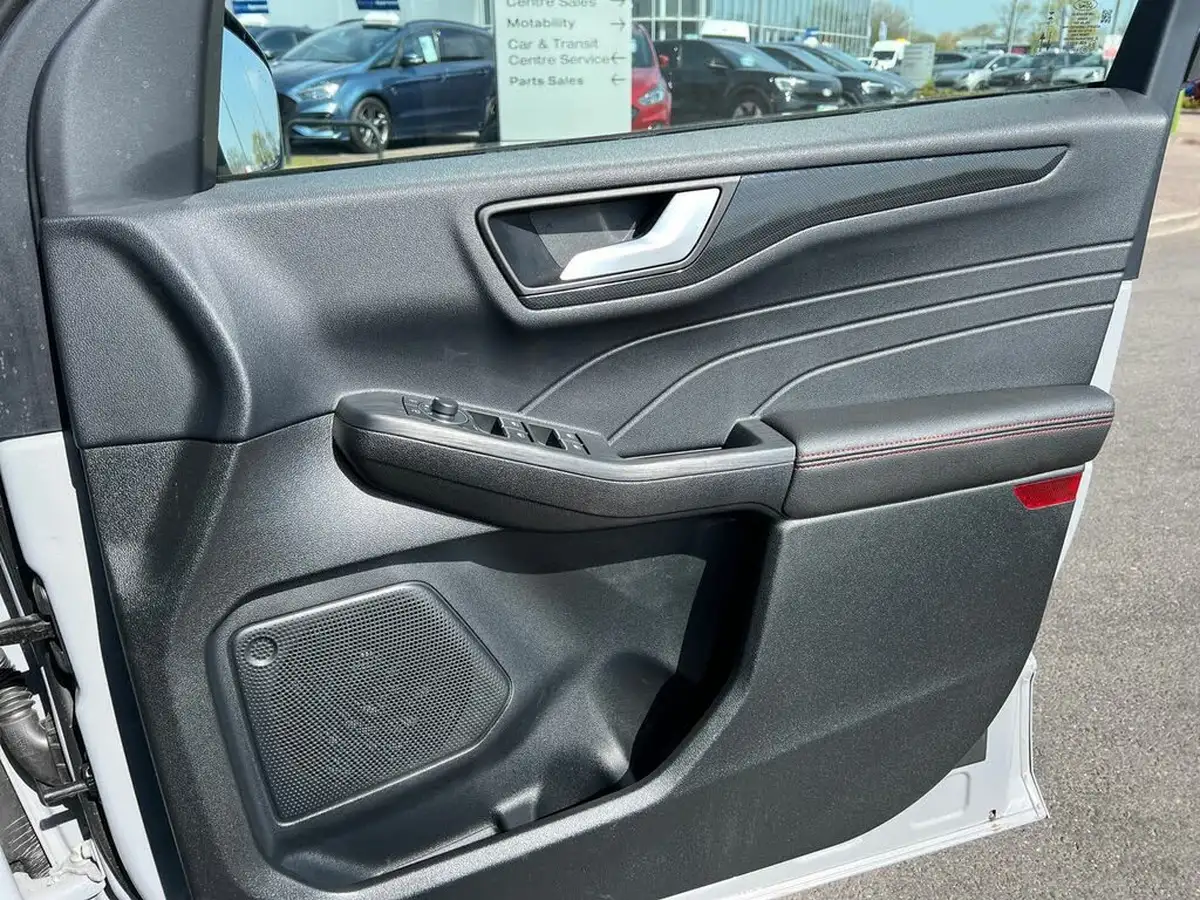 2024-ford-kuga-25t-graphite-tech-edition-190ps-fhev-big-34