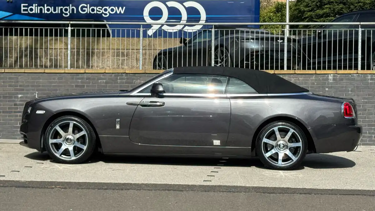 2016-rolls-royce-dawn-66-big-15