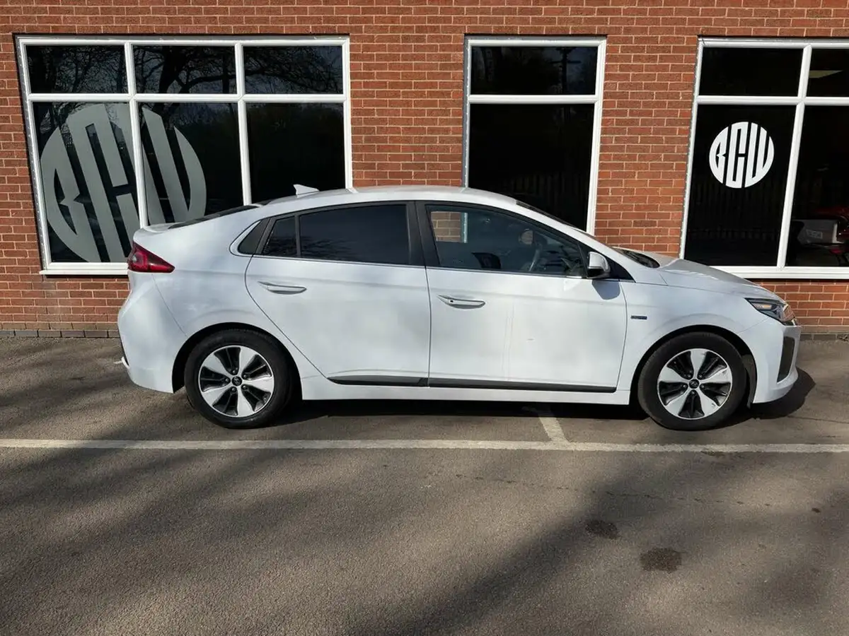 2018-hyundai-ioniq-16-gdi-premium-se-plug-in-hybrid-big-2