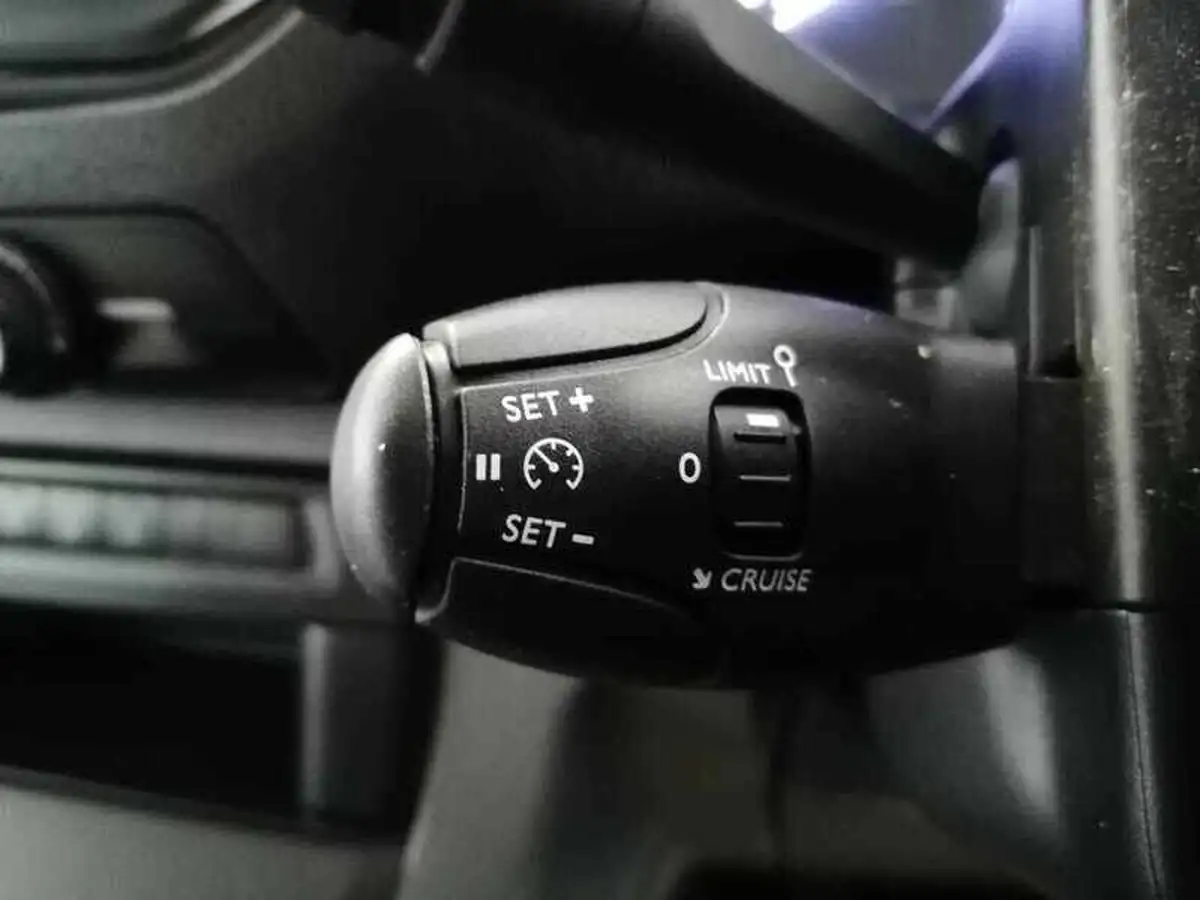 2021-toyota-proace-20d-icon-long-120hpeu6dt-e-panel-big-17