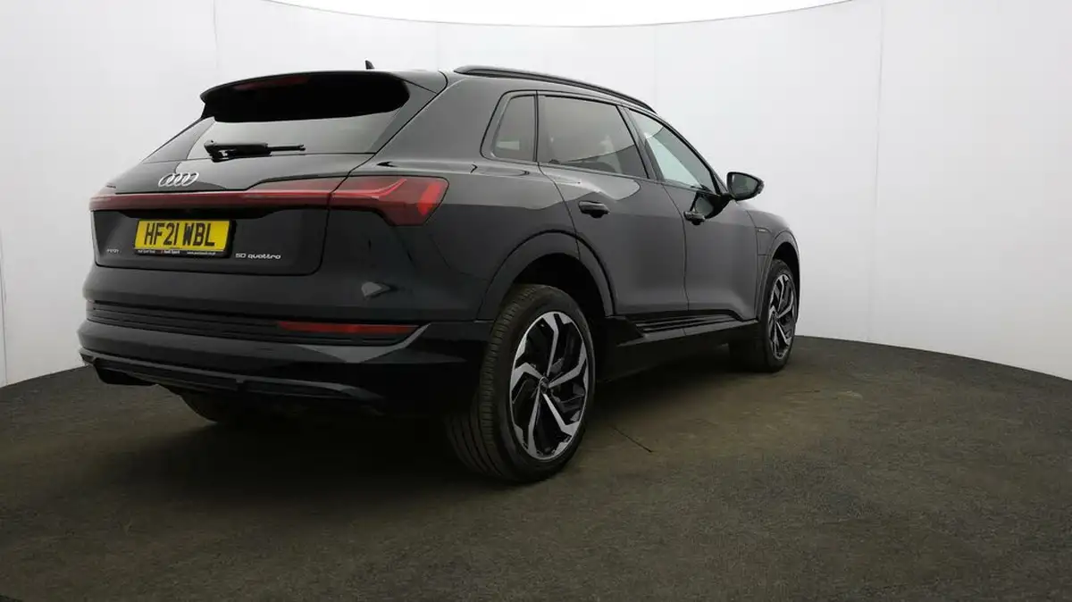 2021-audi-e-tron-50e-black-edition-station-wagon-big-40