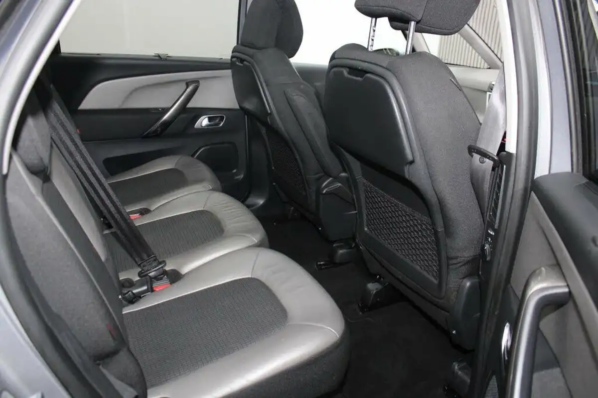 2018-citroen-c4-picasso-16bluehdi-flair-eat6-big-21