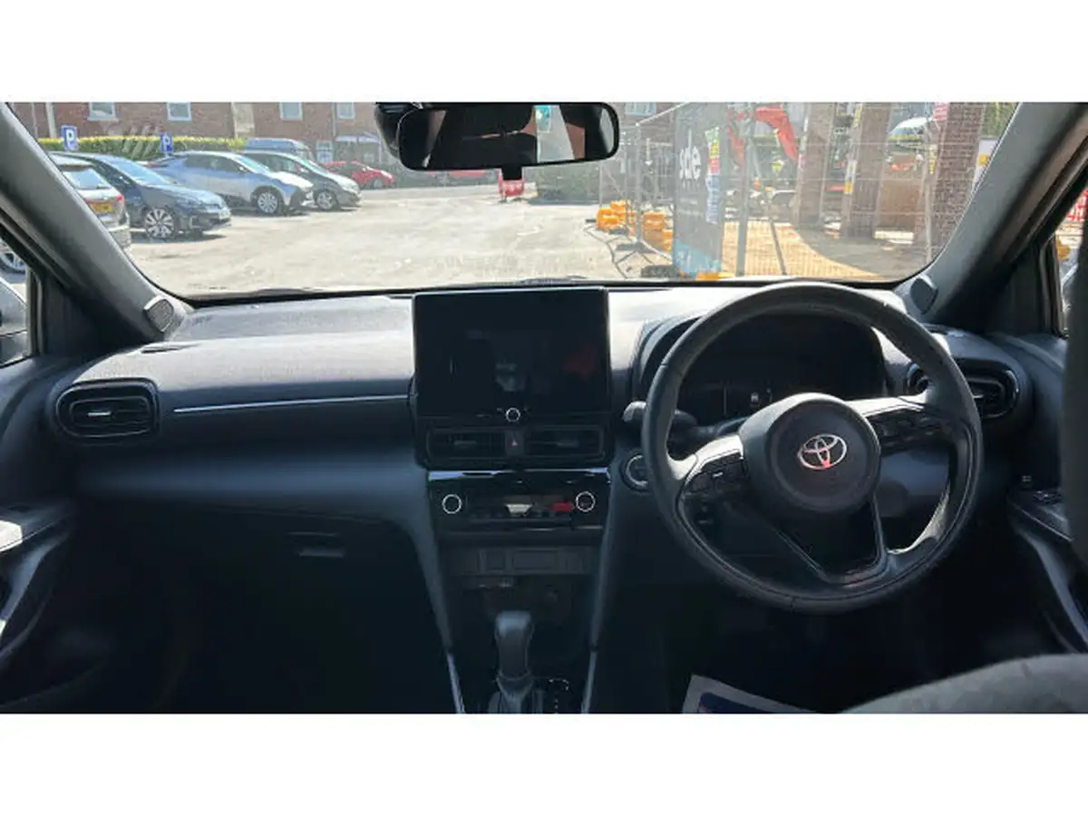 2024-toyota-yaris-cross-15-vvt-i-design-big-4