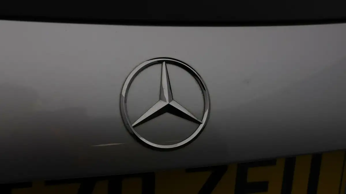 2020-mercedes-benz-a-class-13-a180-se-big-20