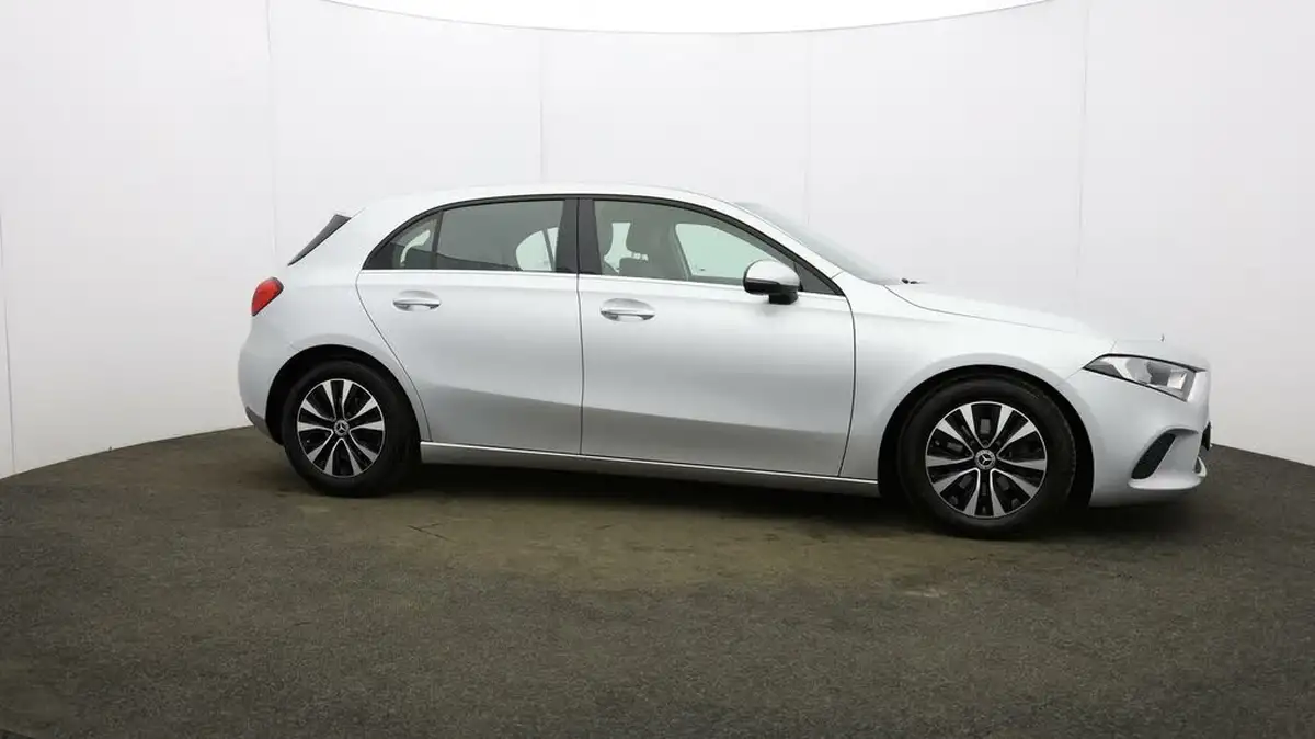 2020-mercedes-benz-a-class-13-a180-se-big-42