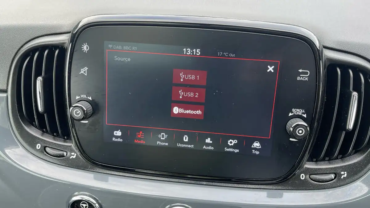 2021-fiat-500-10-lounge-big-23