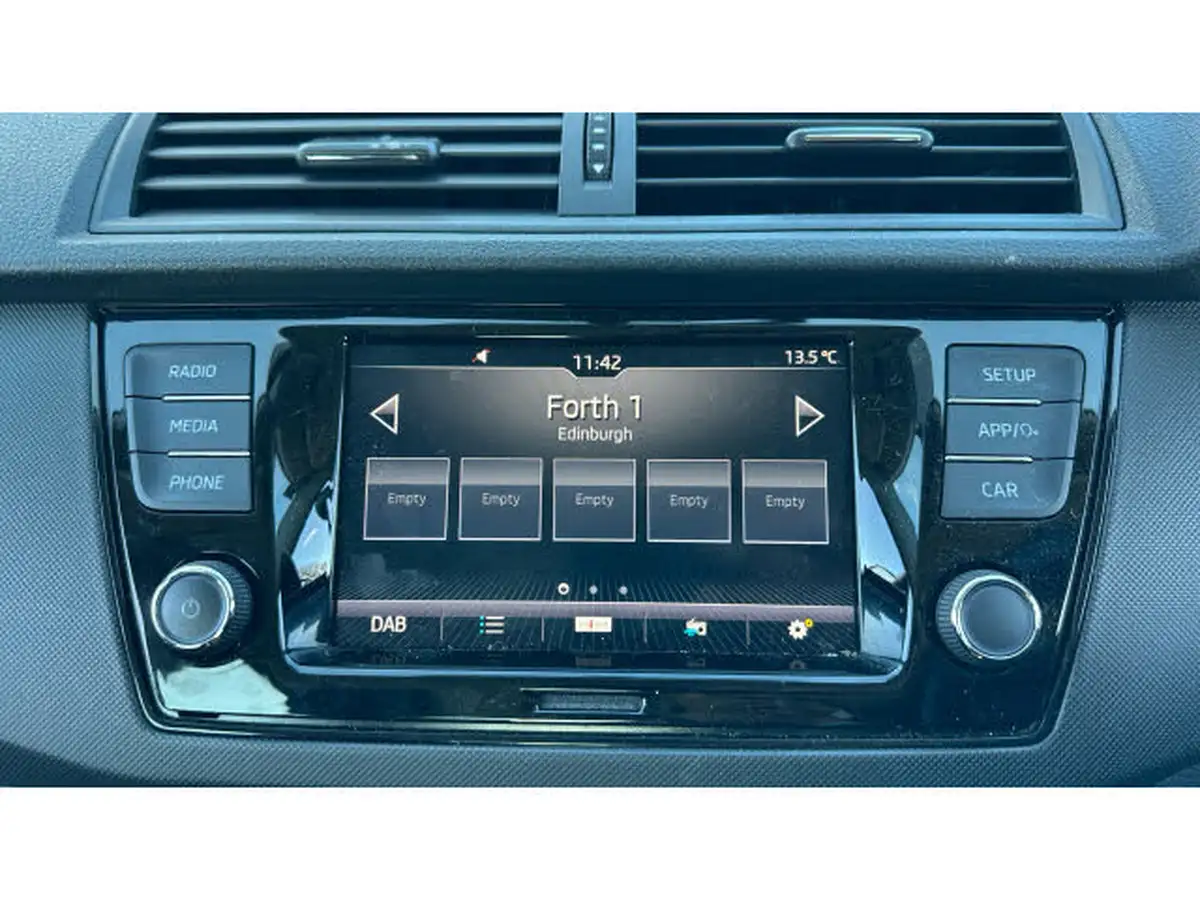 2021-skoda-fabia-10-tsi-se-95ps-hatchback-big-11