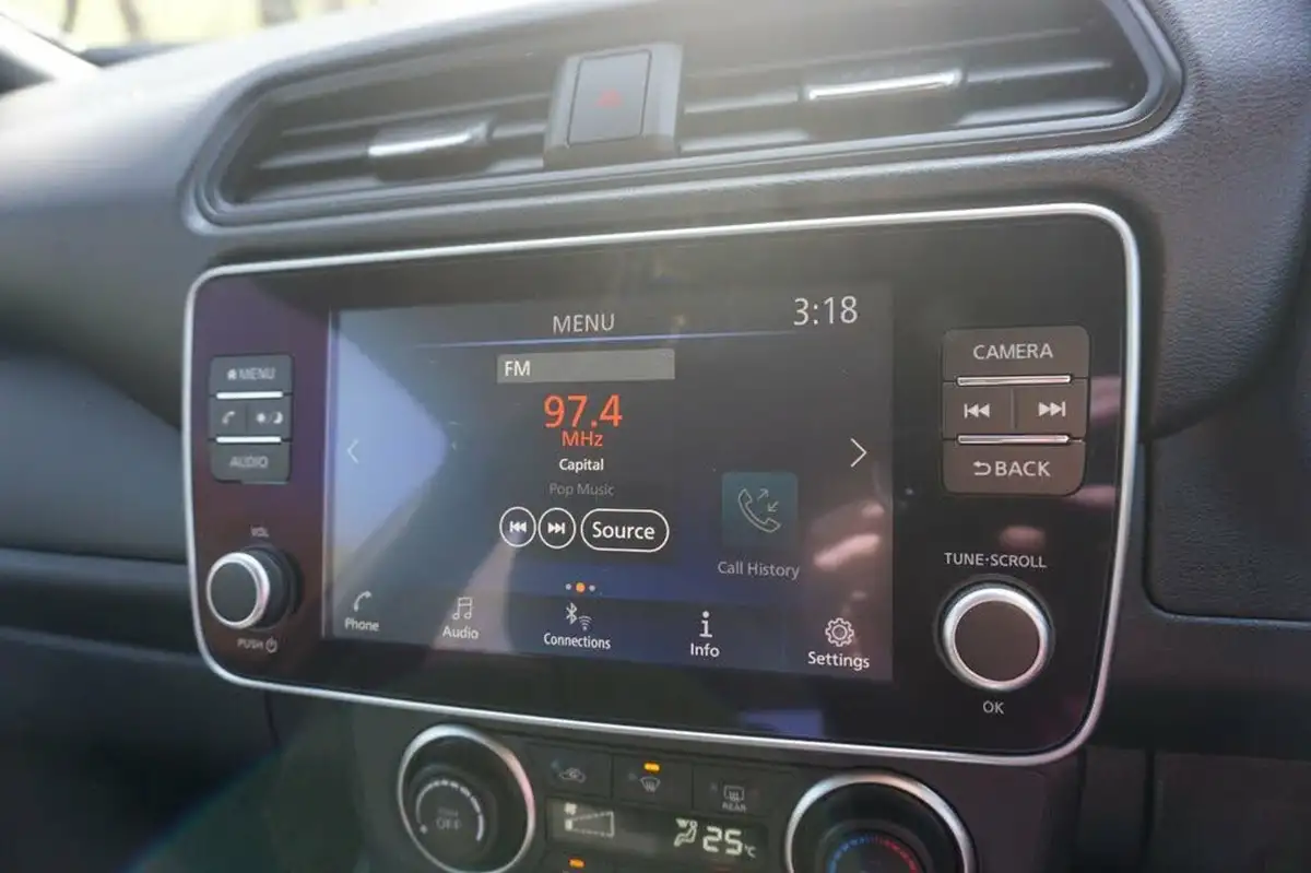 2022-nissan-leaf-e-acenta-39kwh-big-15