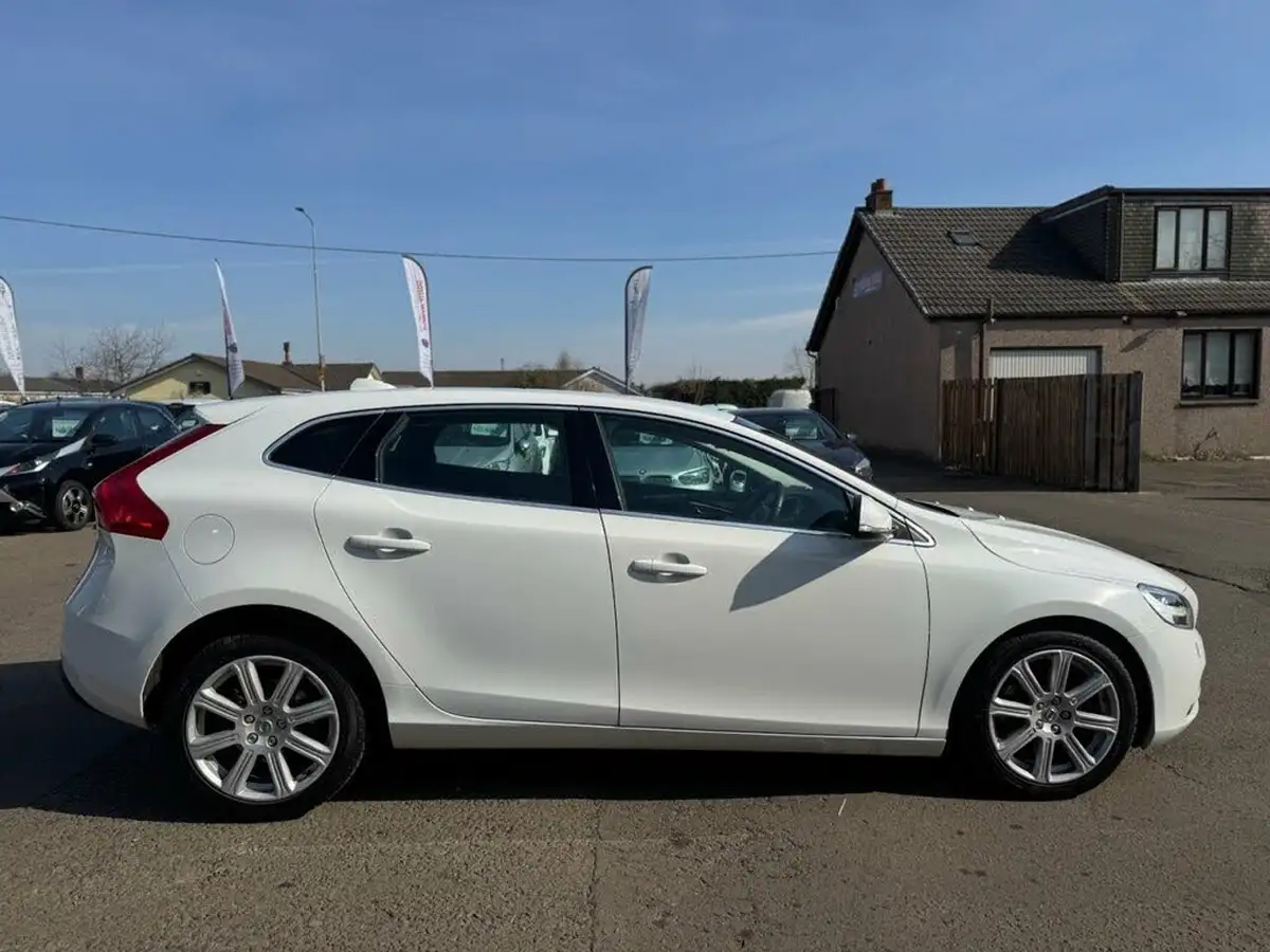 2016-volvo-v40-15-t2-inscription-big-7
