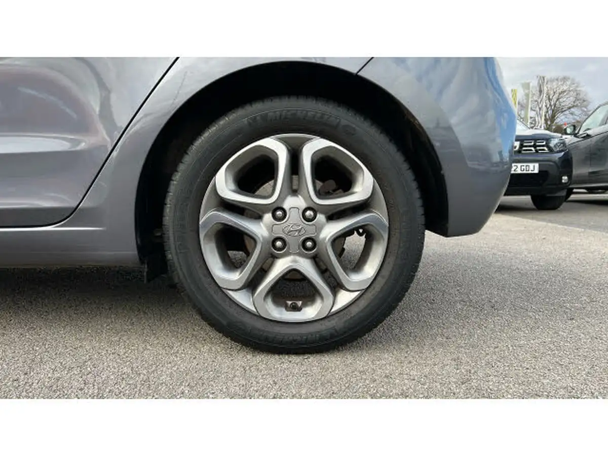 2020-hyundai-i20-12-play-big-6