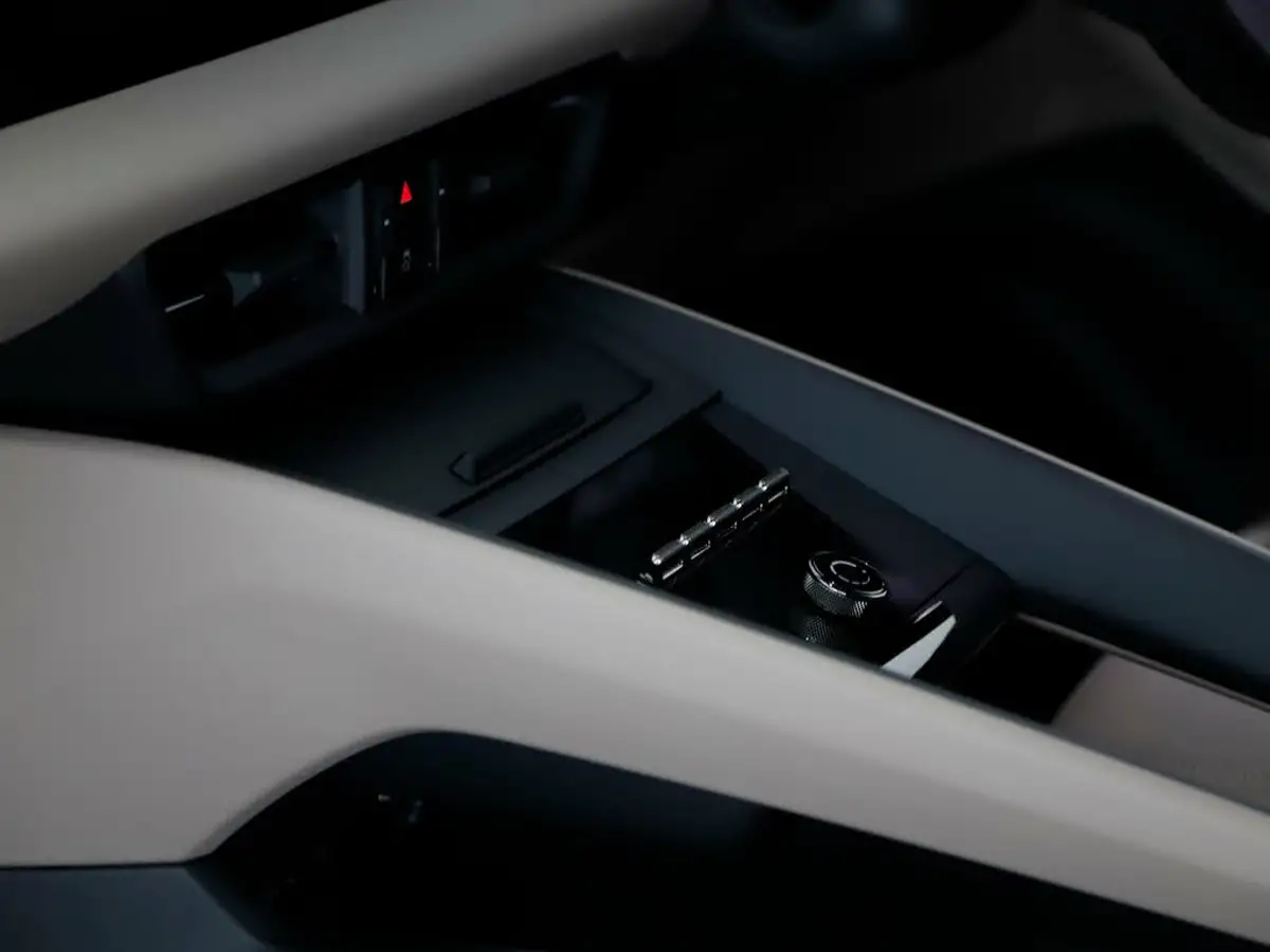 2025-porsche-macan-e-turbo-electric-big-22