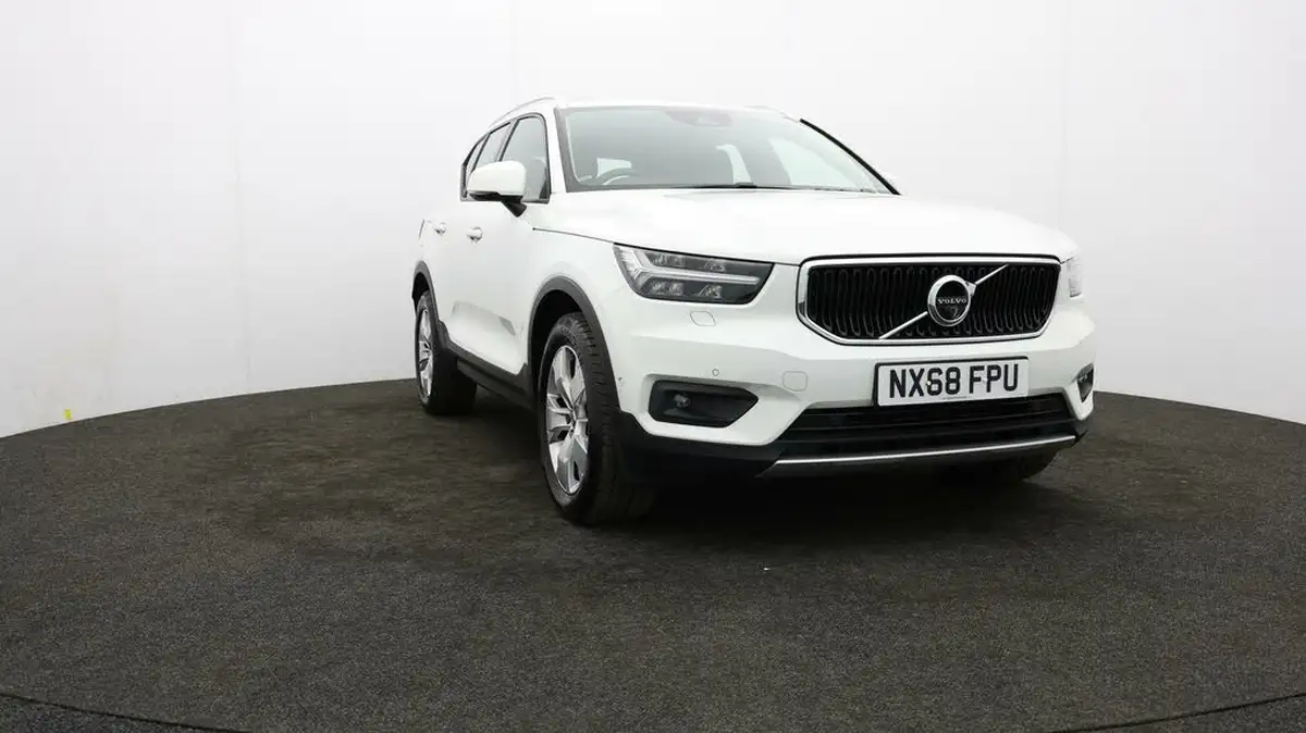 2018-volvo-xc40-20td-d3-momentum-pro-geartronic-big-42