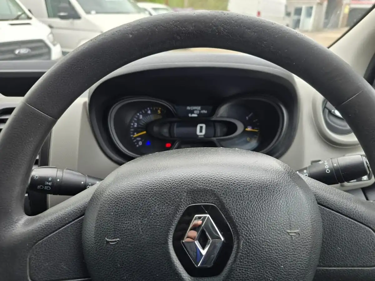 2017-renault-trafic-16dci-ll29-125-business-panel-big-11