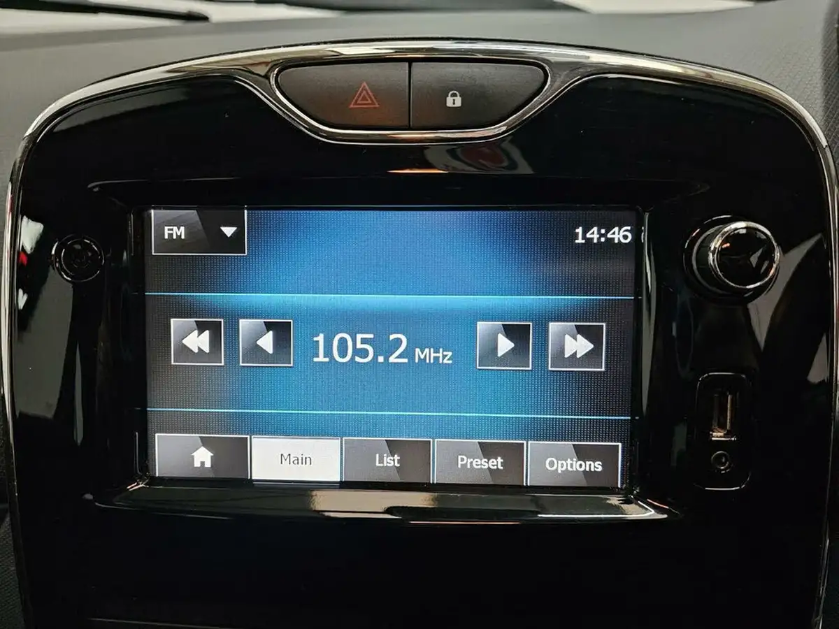 2014-renault-clio-12-dynamique-big-16