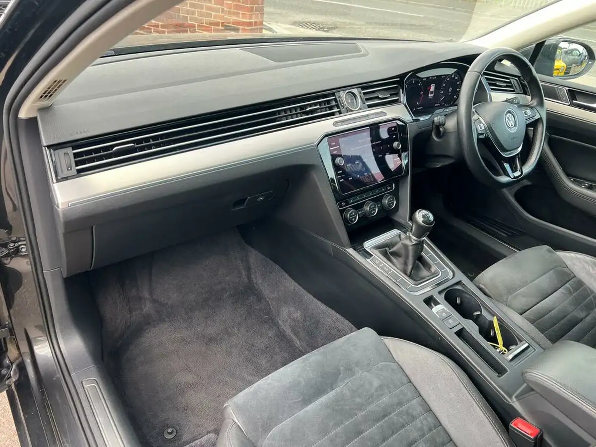 2017-volkswagen-passat-20tdi-gt-150ps-ss-saloon-4d-big-14