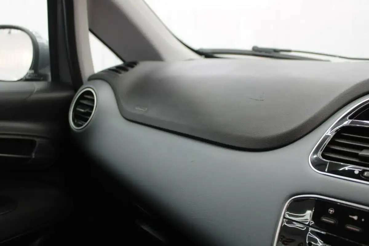 2011-fiat-punto-evo-12-active-3d-big-26