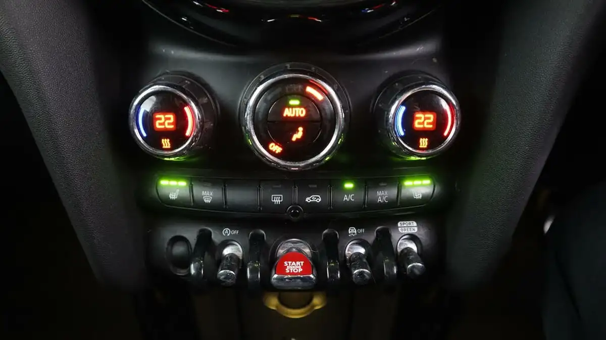 2021-mini-cooper-20-cooper-s-sport-hatchback-3d-big-12