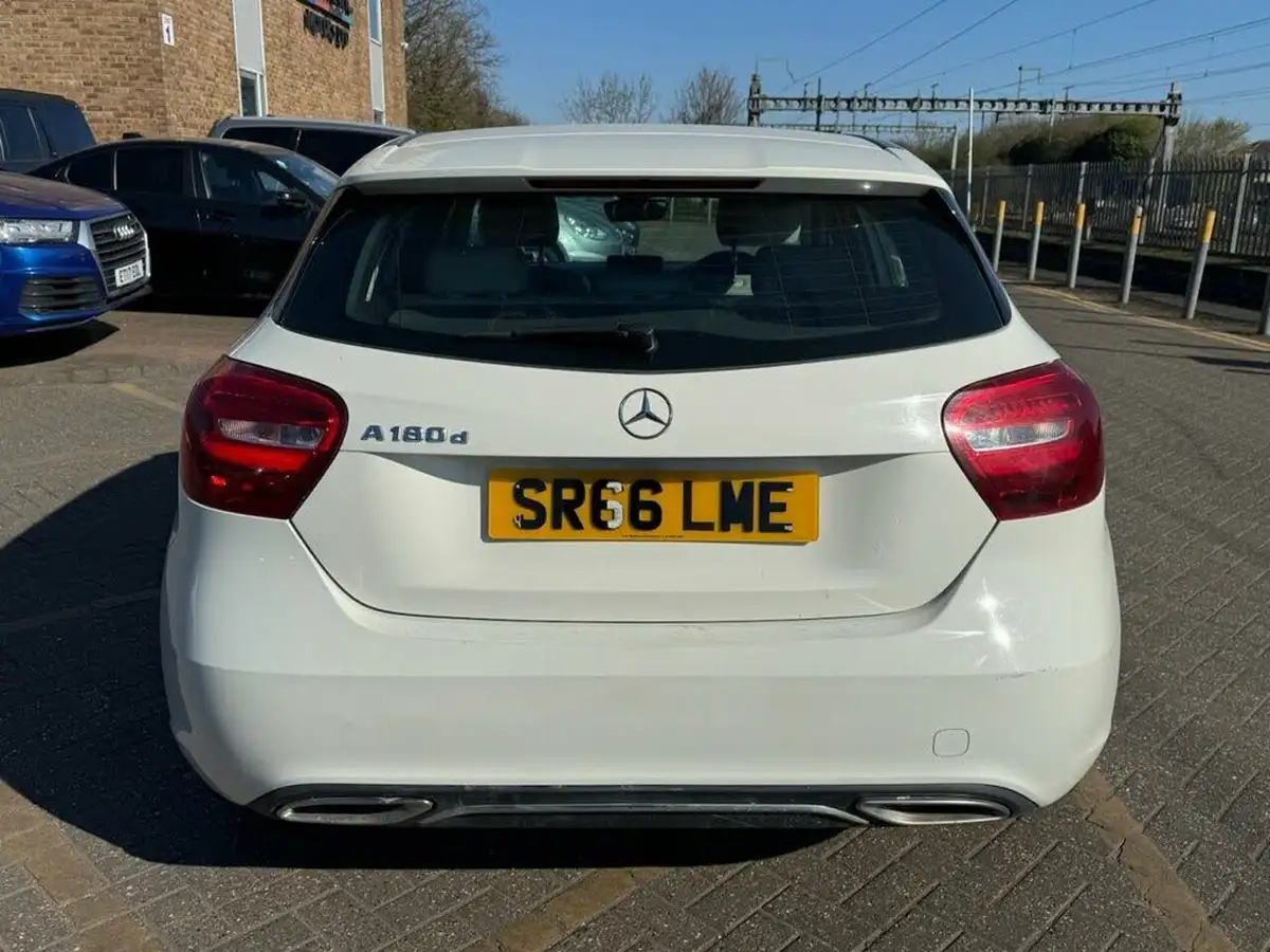 2016-mercedes-benz-a-class-15d-a180d-sport-ss-big-7
