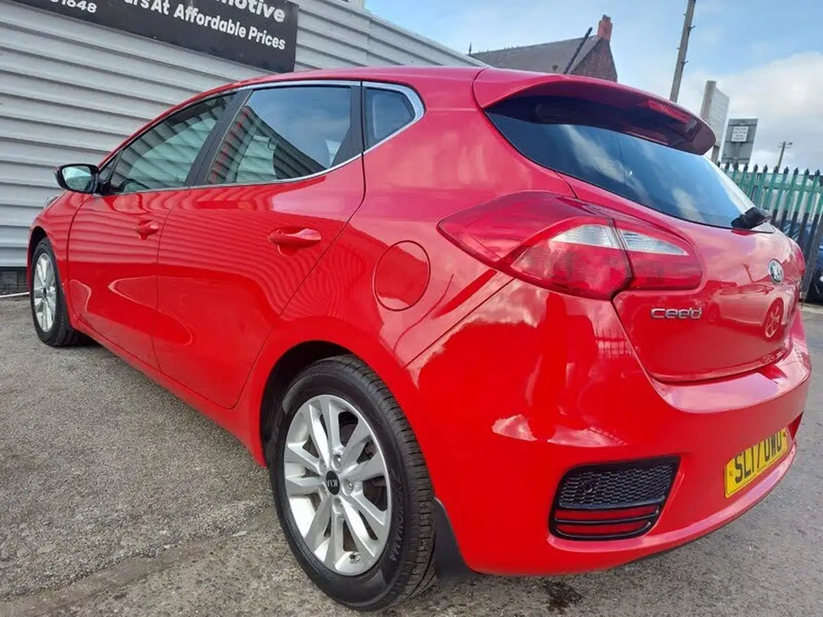 2017-kia-ceed-16crdi-2-hatchback-big-4