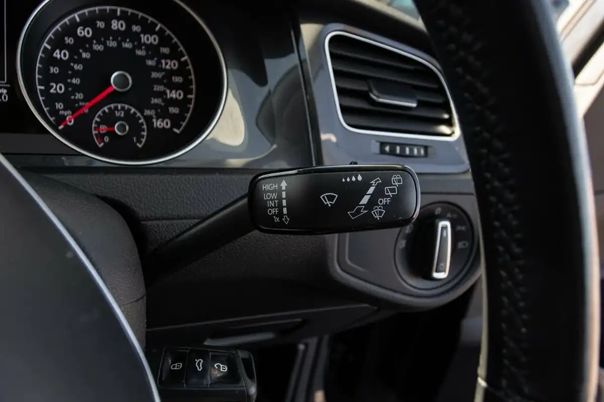2019-volkswagen-golf-16tdi-match-edition-hatchback-big-17