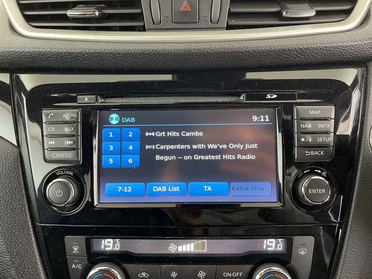 2017-nissan-qashqai-15dci-n-vision-18in-big-13