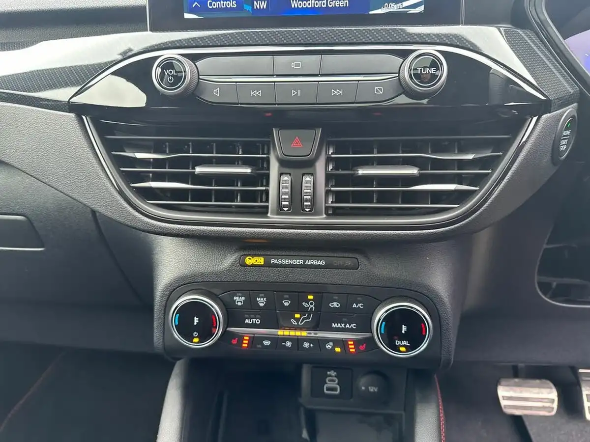 2023-ford-kuga-25t-black-package-edition-225ps-phev-big-21