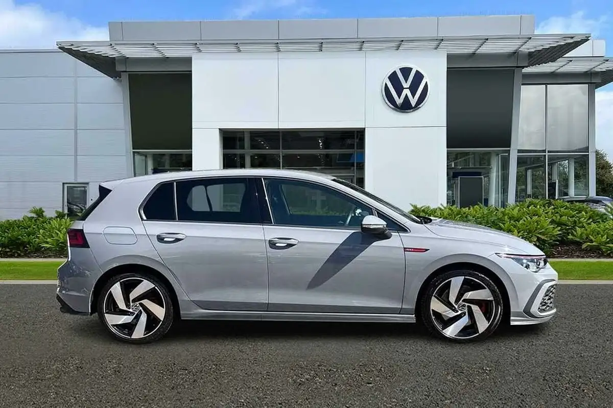 2021-volkswagen-golf-20-tsi-gti-dsg-big-3