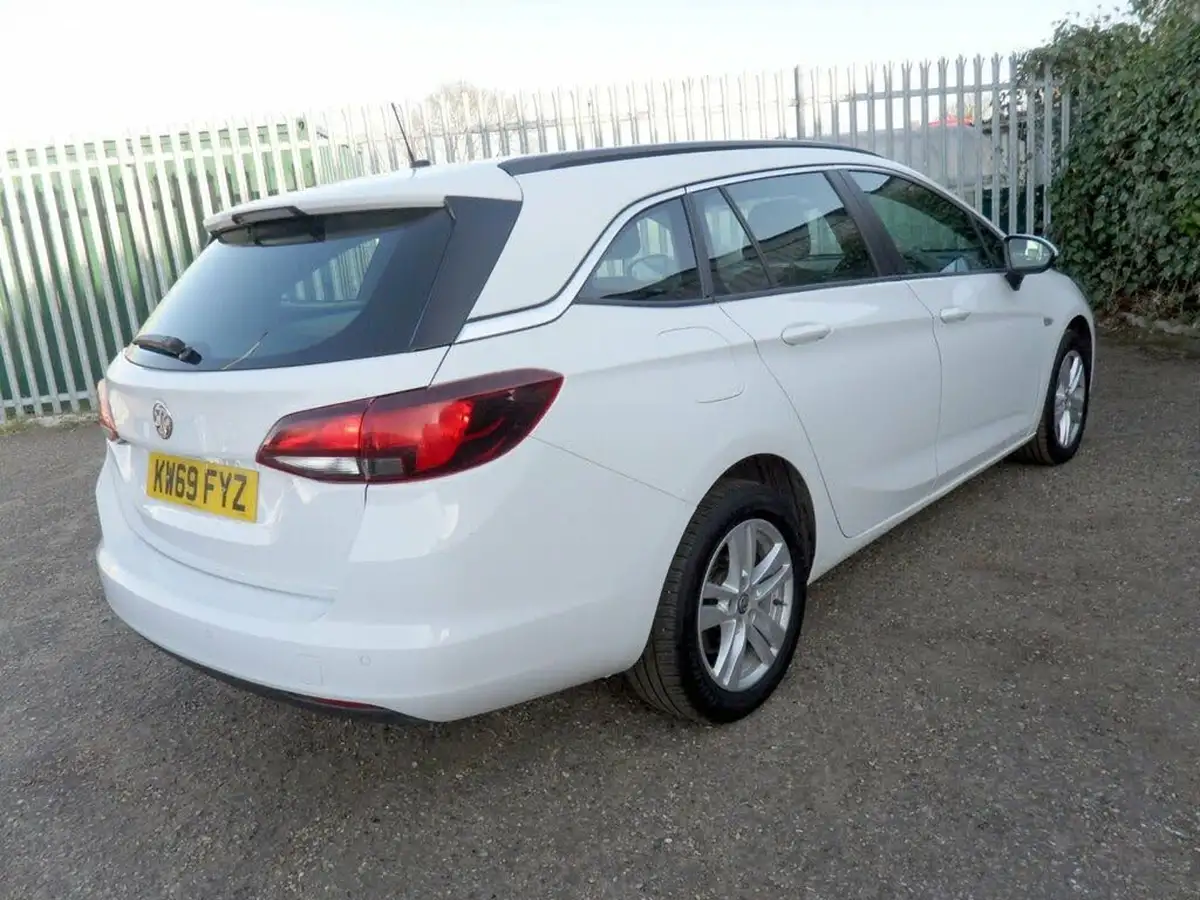 2019-vauxhall-astra-big-8