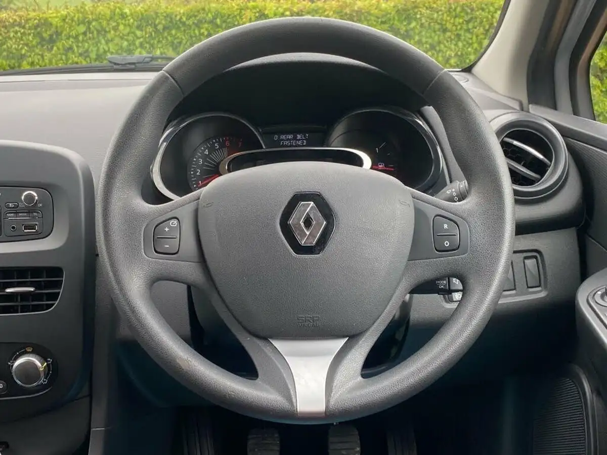 2016-renault-clio-12-play-big-46